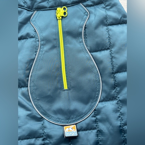 Kurgo Quilted Reversible Dog Jacket with Neon Zipper - Picture 2 of 7